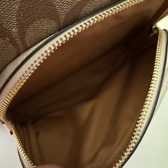 Coach Court Signature Backpack - Picture 6 of 11